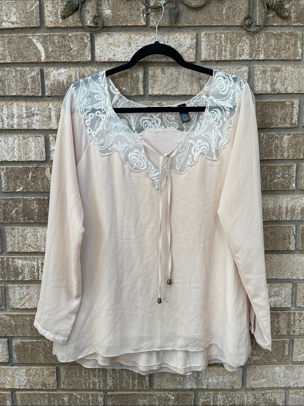 BKE Blush Lace-Trim Boho Long Sleeve Romantic Tunic size M
